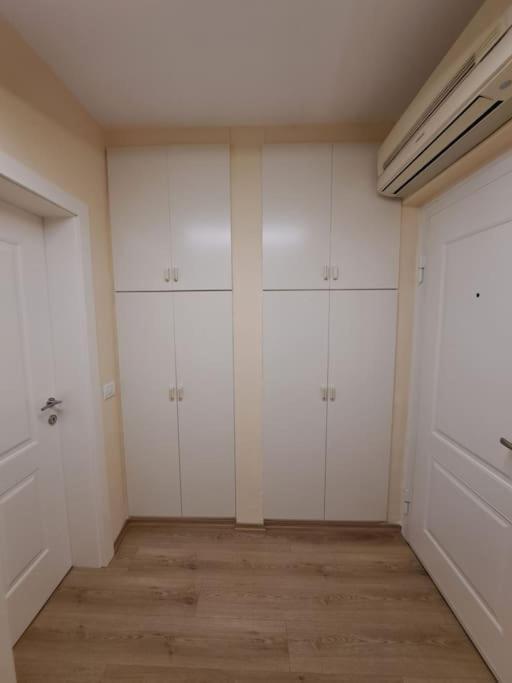 טיראנה Quiet, Cozy, Luminous Apartment מראה חיצוני תמונה