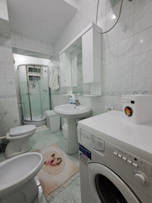 טיראנה Quiet, Cozy, Luminous Apartment מראה חיצוני תמונה