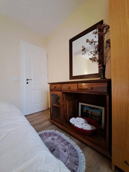 טיראנה Quiet, Cozy, Luminous Apartment מראה חיצוני תמונה