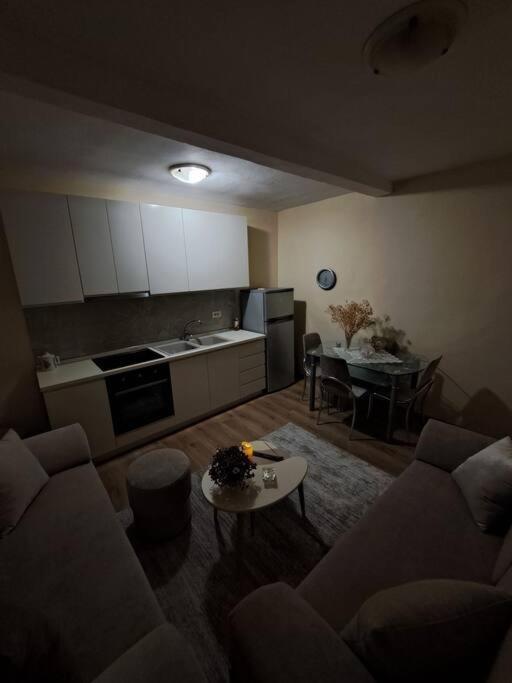 טיראנה Quiet, Cozy, Luminous Apartment מראה חיצוני תמונה